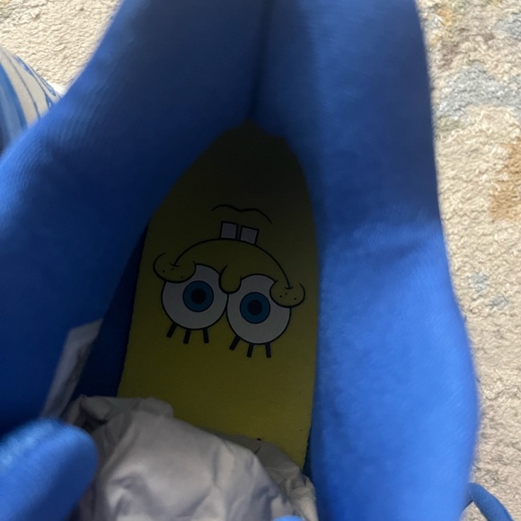 BRAND NEW NIKE Sponge Bob Shoes - Picture 2 of 4